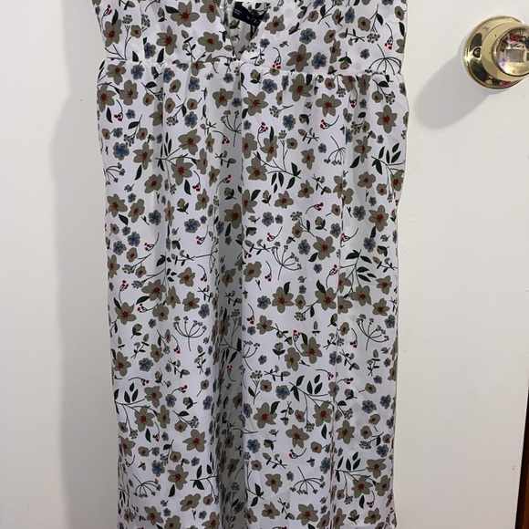 White Flower Dress With Adjustable Straps - Picture 3 of 5